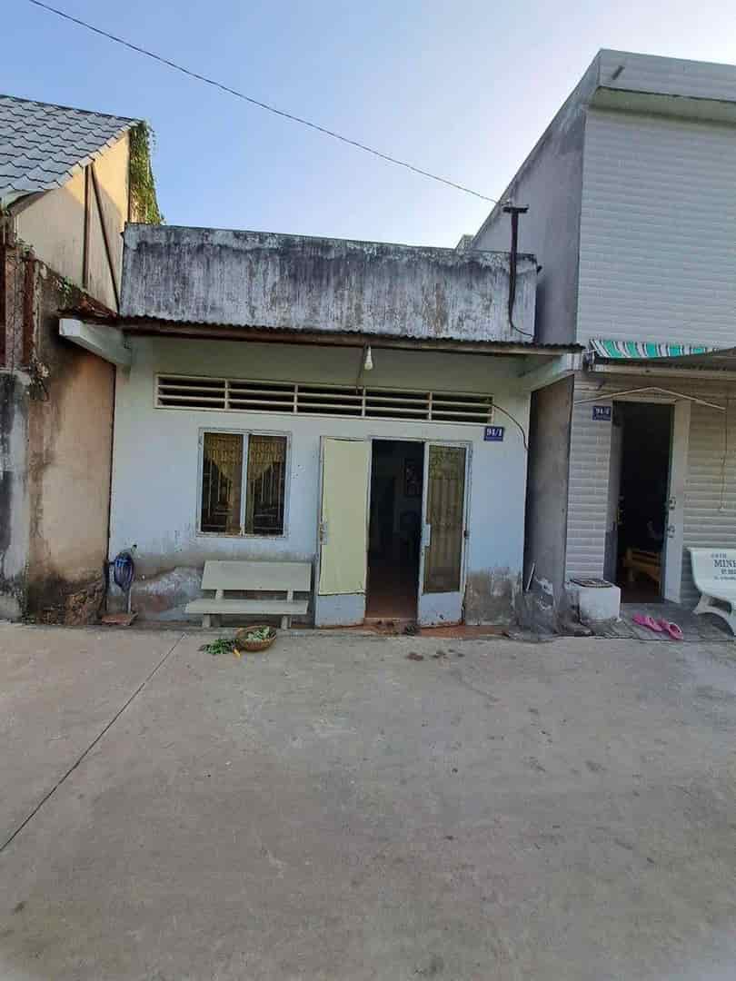 Chính chủ cần bán nhanh căn nhà đẹp tại đường Trần Ngọc Giải, Phường 6, Mỹ Tho, Tiền Giang