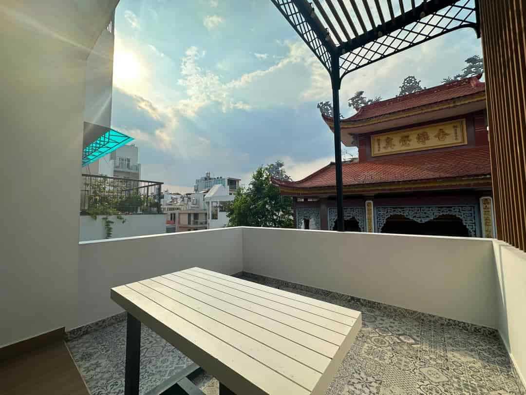 Cho thuê căn hộ hiện đại 60m2, ban công siêu rộng, gần sân bay, full nội thất Nguyễn Công Hoan, Phú Nhuận