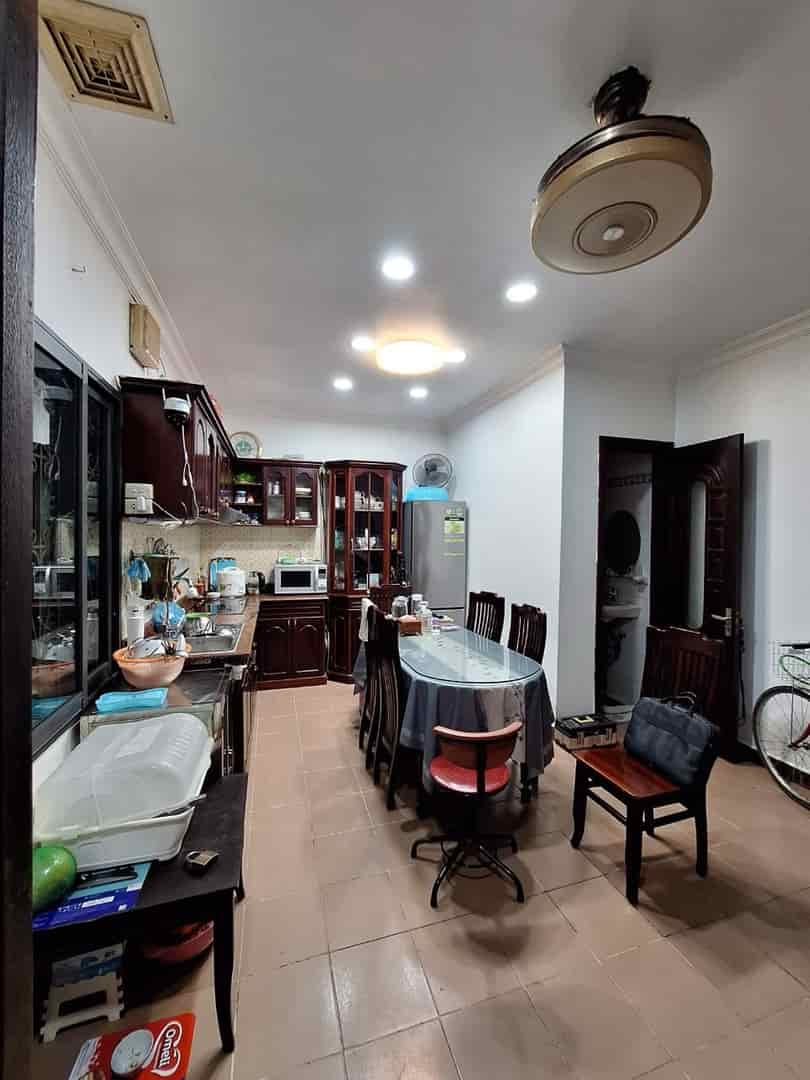 Cho thuê nhà làm homestay phố Lê Ngọc Hân, 5 tầng, 30m2, 17 triệu