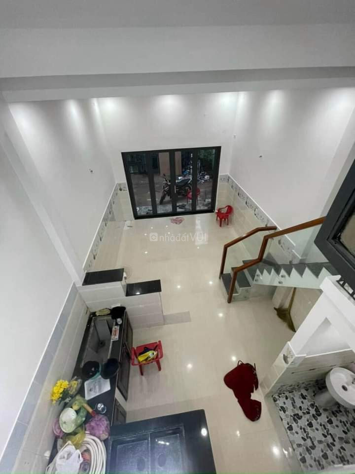Cần bán gấp nhà, Nguyễn Xiển Q9, hẻm ô tô 6m, 4 tầng lầu 60m2, giá 4tỷ5.