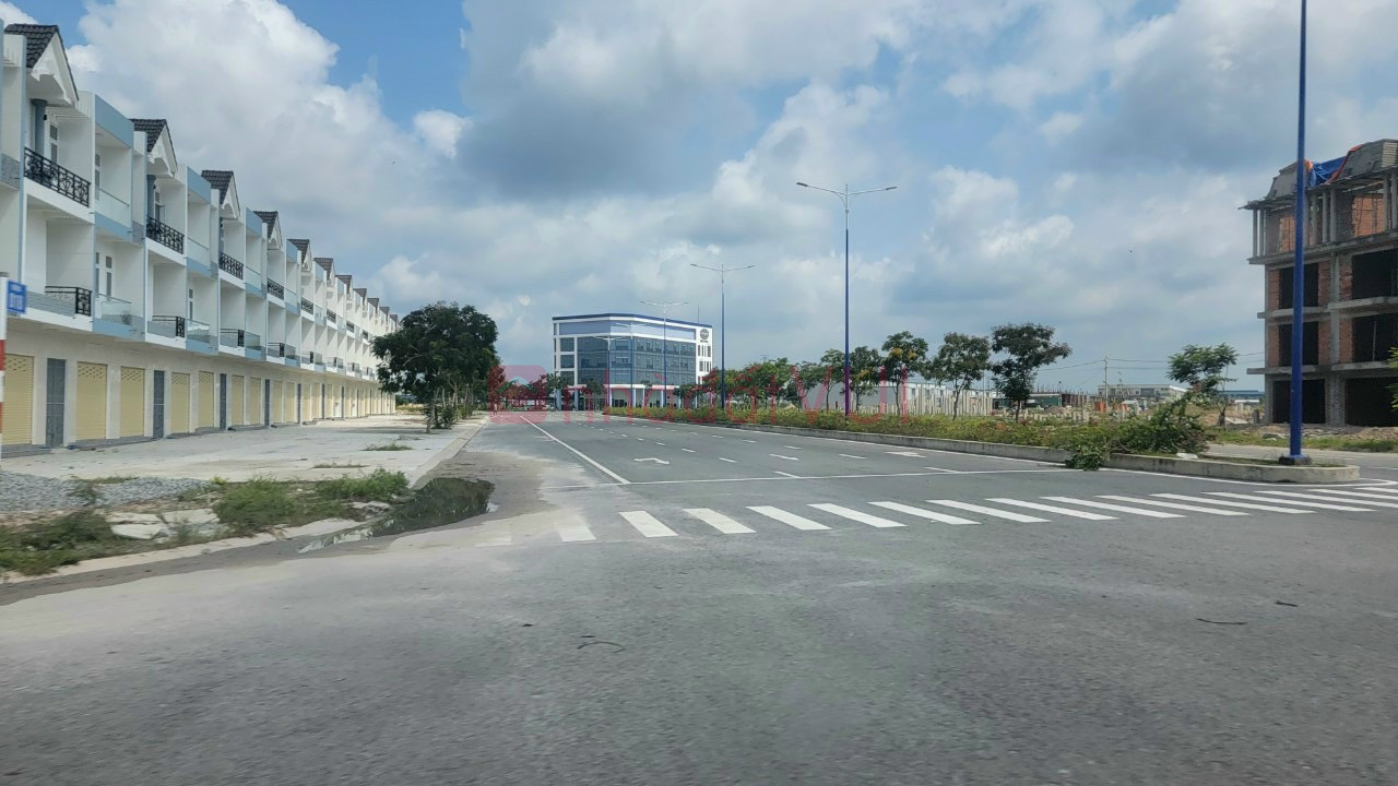 Cần bán lô đất mặt tiền QL14 cạnh trung tâm hành chính Chơn Thành