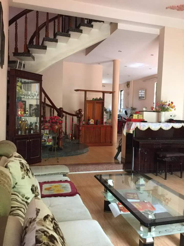 Cần bán nhà biệt thự sân vườn diện tích khủng ở trung tâm quận Cẩm Lệ nằm trên trục đường 7m5