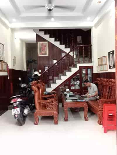 Cần bán gấp nhà, Nguyễn Văn Tăng Q9, hẻm ô tô 5m, 3 tầng lầu 60m2, giá 5tỷ2