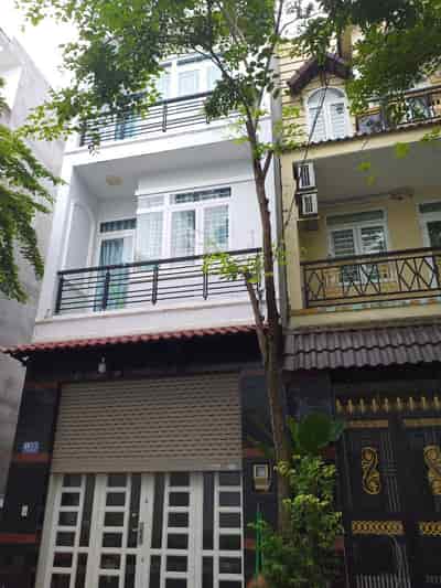 Cần bán gấp nhà 3 tầng, Lê Văn Việt Q.9, giá 3 tỷ 5, hẻm ô tô 6m,50m2.